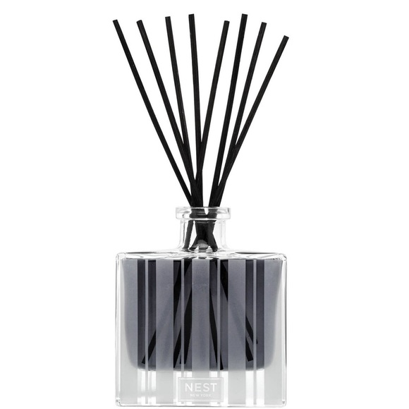 NEST New York Wilderness Charcoal Woods Reed Diffuser - Picture 2 of 3